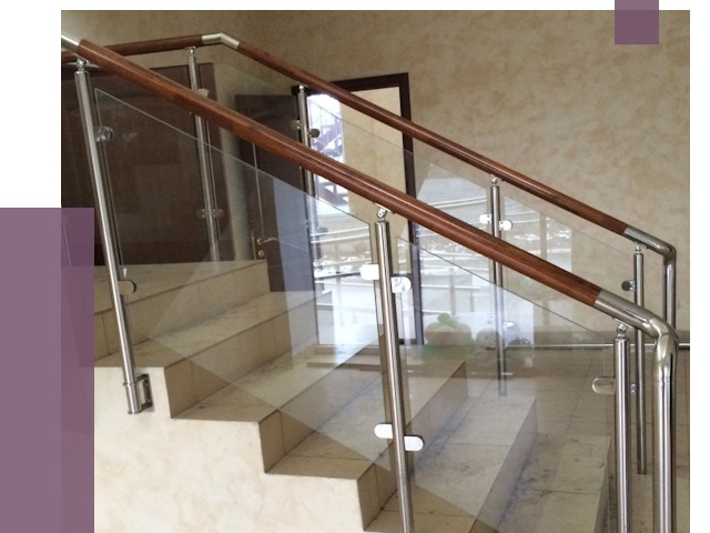 Комбинированные перила из металла и дерева в Чистополе