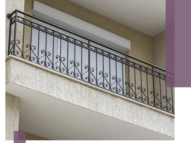 Балконные ограждения из металла и стекла в Чистополе для домов