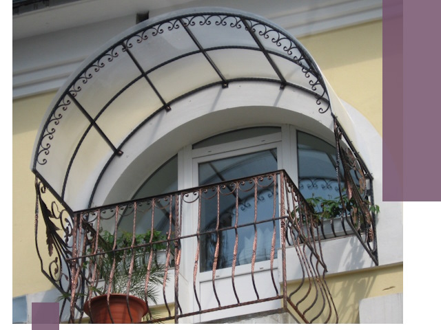 Козырьки над балконом в Чистополе — изготовление и монтаж