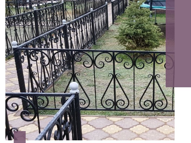 Кованые газонные ограждения под ключ в Чистополе